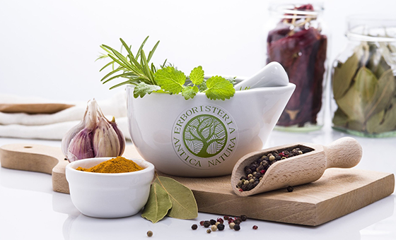 Erboristeria Antica Natura Riccione Nel centro di Riccione, accanto alla gelateria Goloseria, Antica Natura è per molti clienti un punto di riferimento dove è possibile trovare rimedi e soluzioni per la cura ed il benessere del corpo oltre a tanta cortesia e cordialità